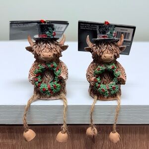 New Set of 2 Highland Cow holding wreath Christmas Ornaments, dangling legs